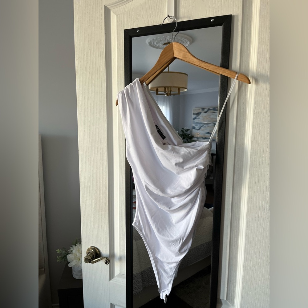 BNWT Zara one shoulder white bodysuit